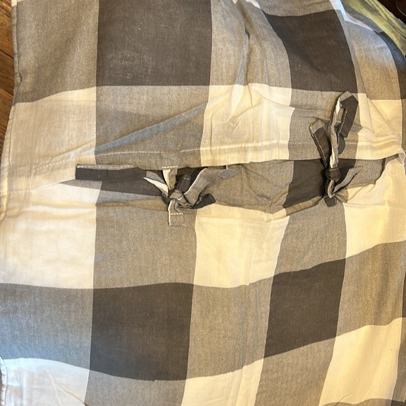 2 standard quilted holiday scene pillow cases - Picture 2 of 2